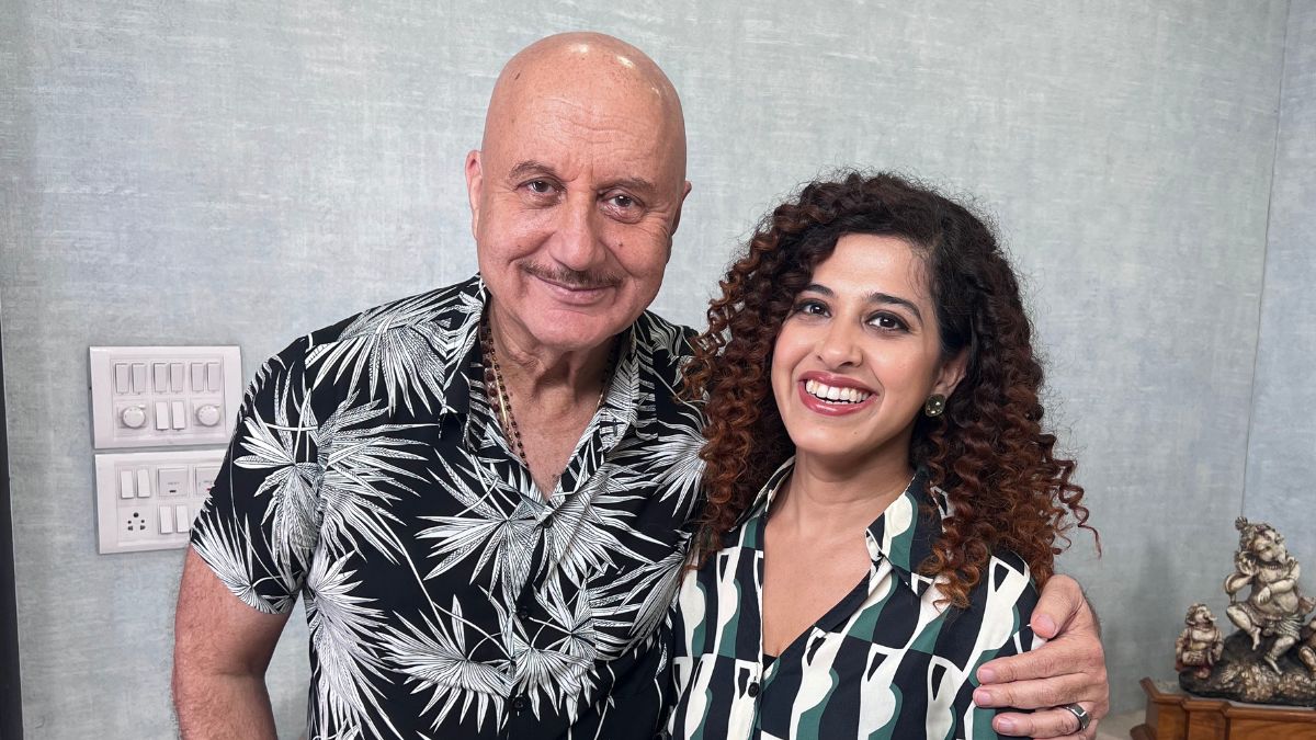 Anupam Kher Asks Kamiya Jani About Struggles She Faced While Starting Curly Tales | Curly Tales