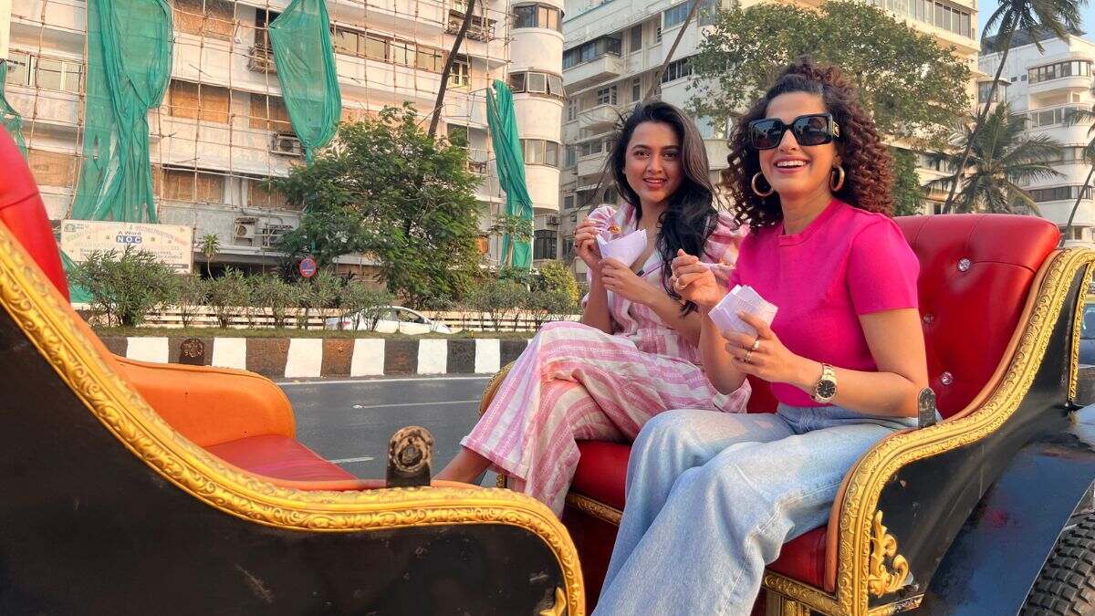 Tejasswi Prakash & Kamiya Jani Ride Victoria & Explore South Mumbai | Curly Tales