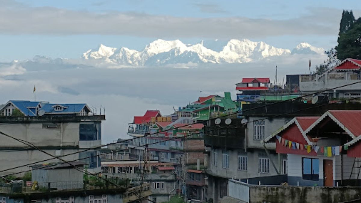 Stay In Wooden Rooms And Enjoy Piping-Hot Meals At Guiding Monk Homestay In The Heart Of Darjeeling