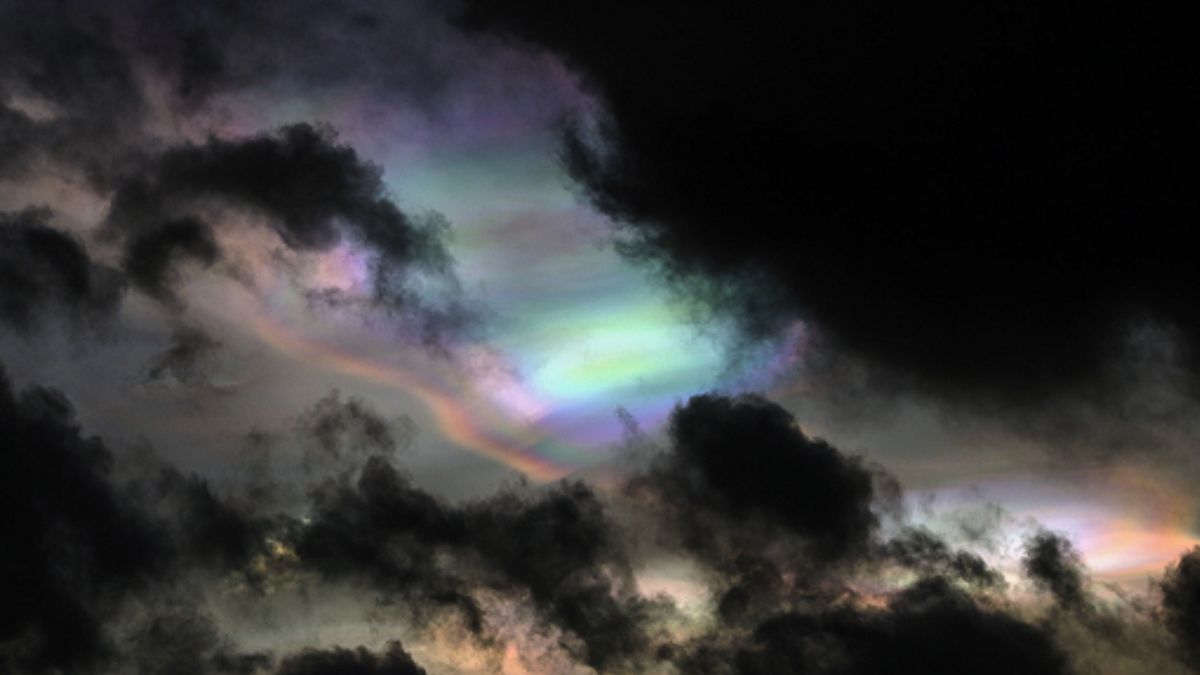 Norway Sky Painted With Rare, Colourful Clouds. These Pics Will Take Your Our Breath Away