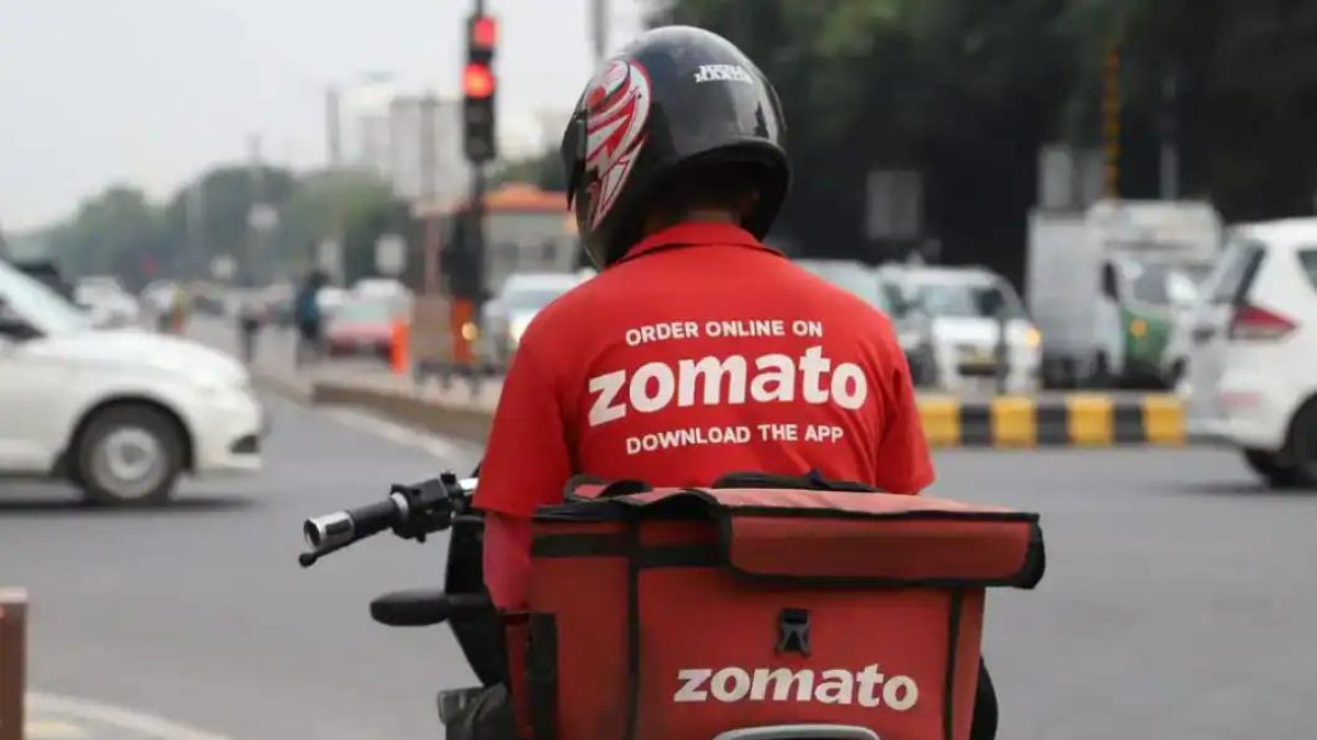 Man Exposes Scam Done By Zomato Delivery Agent; CEO Deepinder Wants To Get To The Bottom Of It