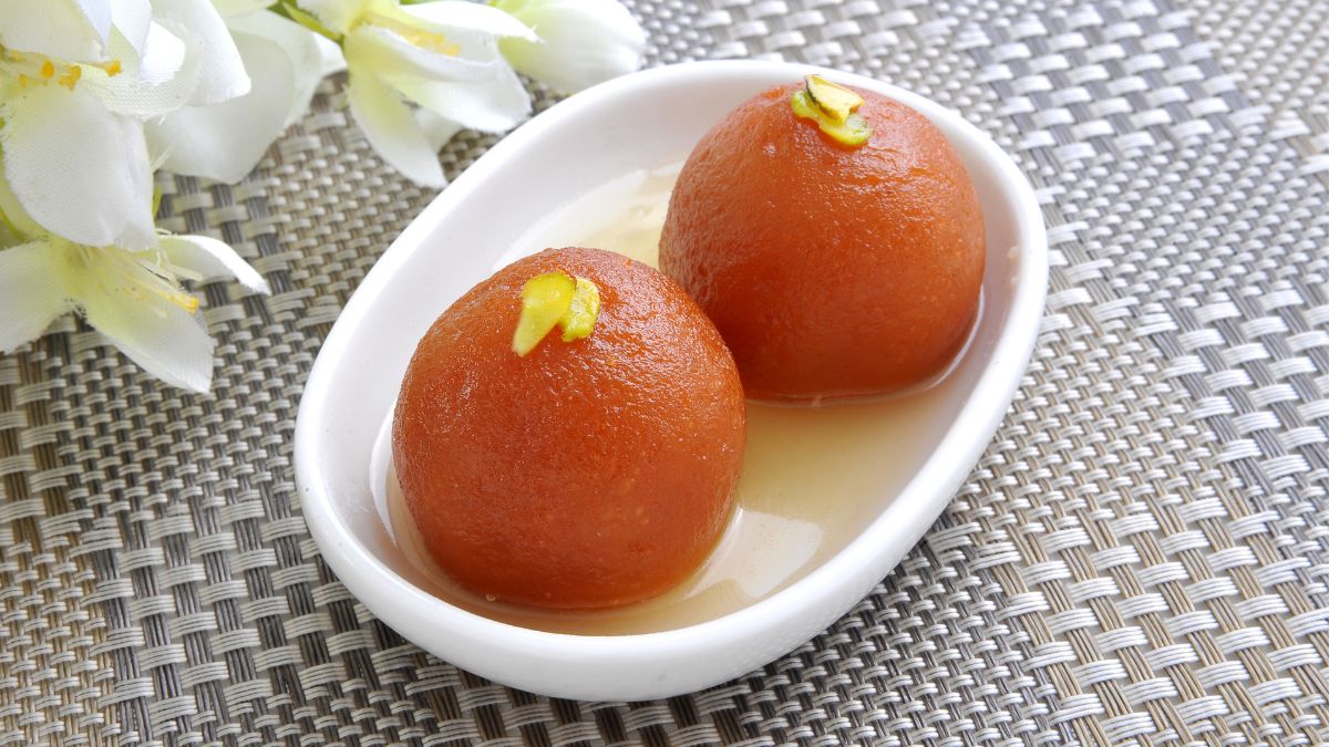 Gulab Jamuns For ₹400? This Man Shared The Online Menu Of 2 Gulab Jamuns Costing A Bomb