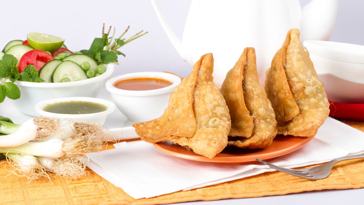 Not Biscuits, UK Youngsters Are Preferring Samosas With Chai & Desis Approve!