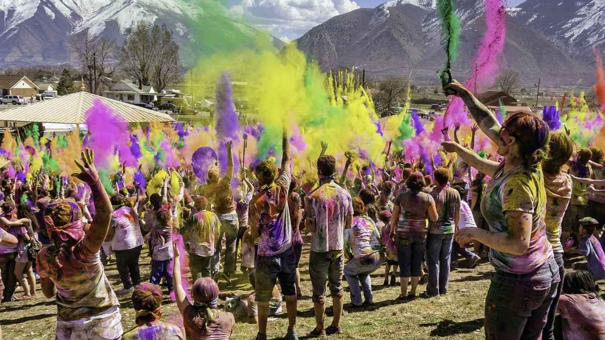 Doing Something “OnHoli”! 5 Ways To Spend The Perfect Holi This Year!
