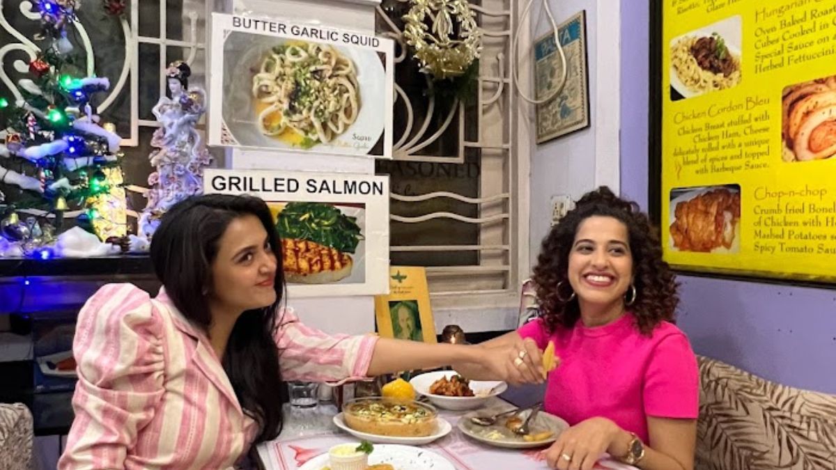 Tejasswi Prakash’s After College Hangout Was All About Chicken Curry & Peanut Chakna At This Small Eatery | Curly Tales