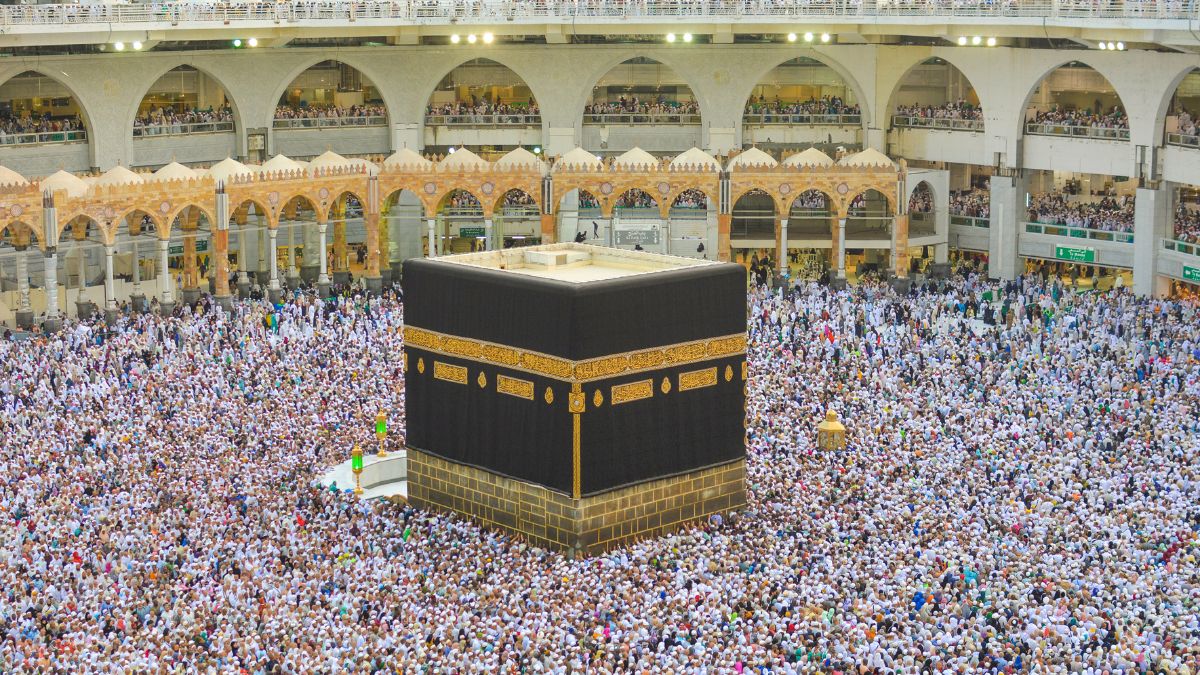 180 People Travelling To Saudi For Umrah Stranded At The Airport As Company Disapproves Visas