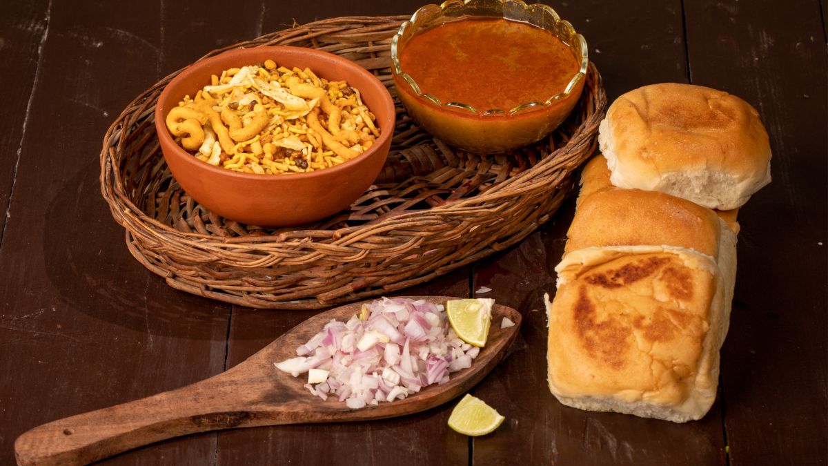 Man Disses Misal Pav And Netizens Are Not At All Happy!