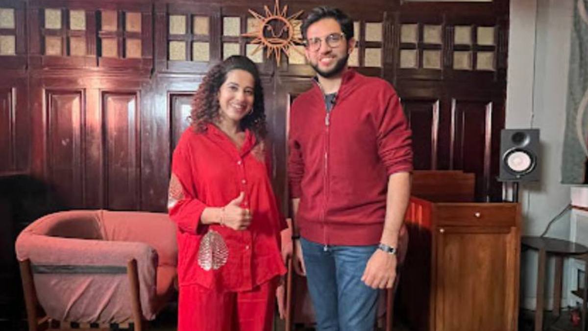 Aaditya Thackeray’s Aai Scolds Him For Always Wearing Blue Shirt & Jeans And It’s So Relatable