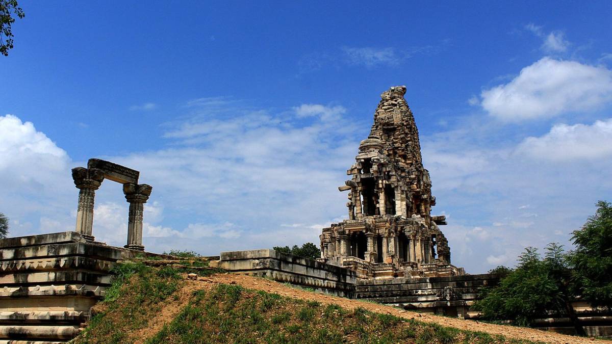 Defying The Laws Of Gravity, This Temple In Morena Is Built With Stacked Stones But No Cement!