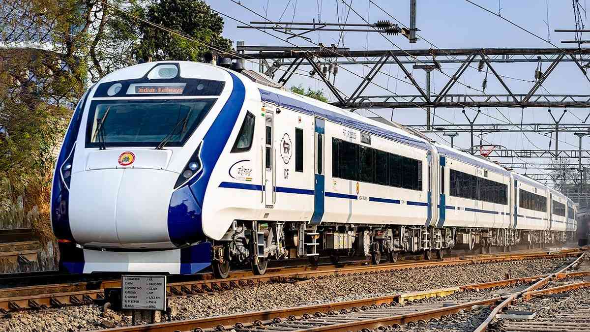 This Video Of The “Unstoppable” Vande Bharat Express Offering Mountain & Lake Views Will Leave You Awe-struck!