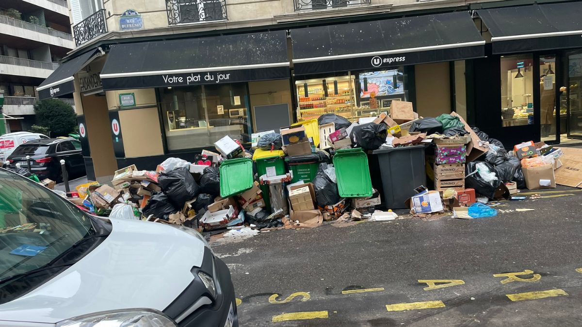 Paris Strike: City Of Lights Becomes City Of Stench As Trash Piles Up & Threatens Public Health
