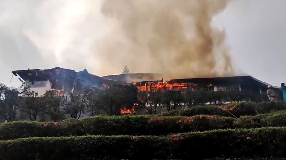 Fire Ravages Heritage Bungalow Of Goomtee Tea Estate In Darjeeling. Watch!