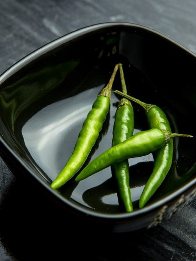 Food-Fresh-Chilli-Knife-Green-Pepper-Vegetables-6324031