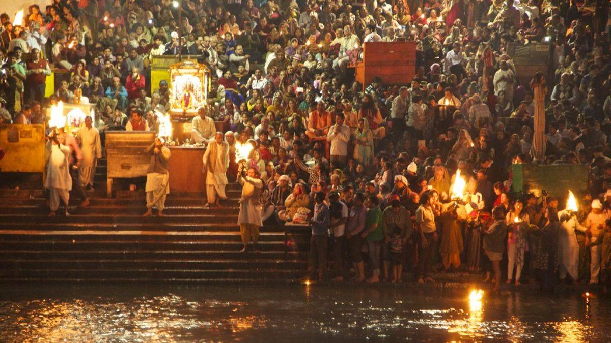 Witness The Divine Ganga Aarti On A Luxurious Cruise In Bengal. Details Inside!