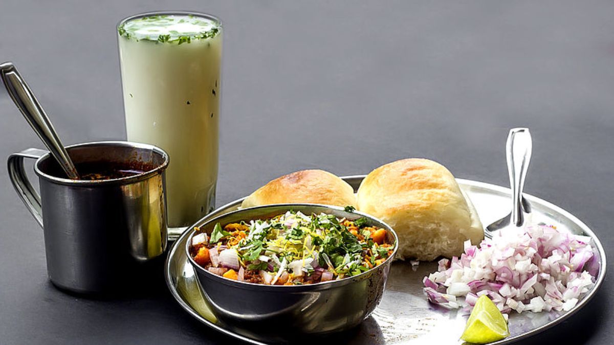 This Iconic Hotel In Mumbai Is Celebrating Lazzat Marathi Pakwan Food Festival This March