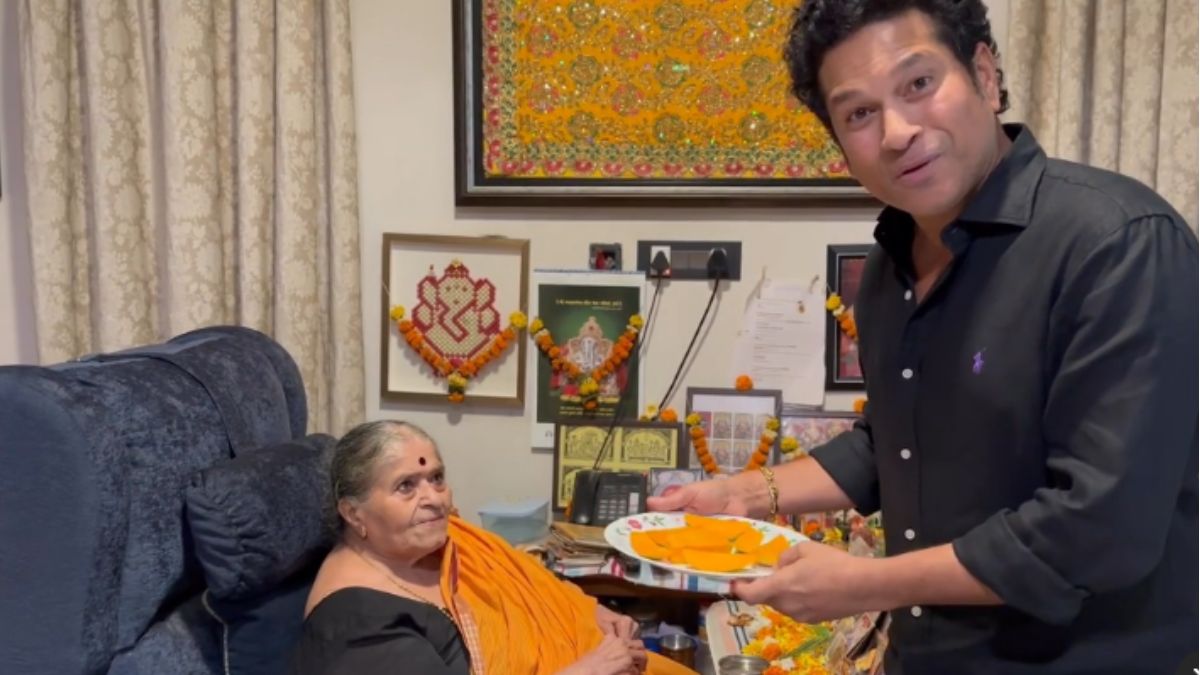 Sachin Tendulkar Relishes The First Mango Of The Season With His Mother!