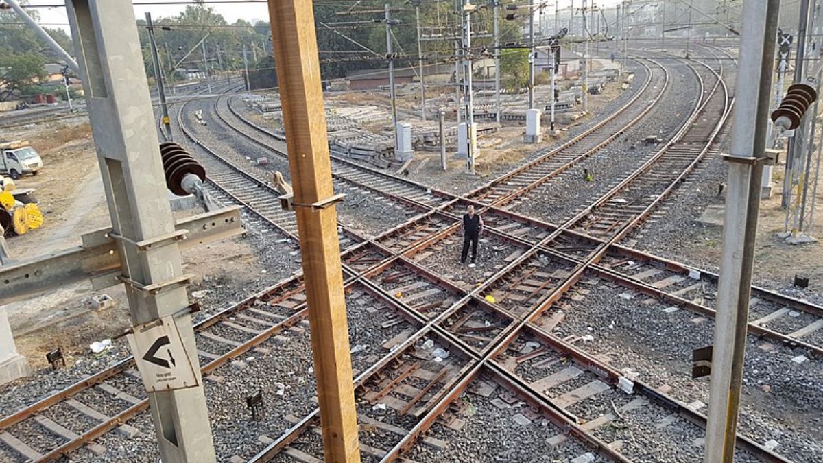 Take A Look At This Unique Double Diamond Railway Crossing In Nagpur