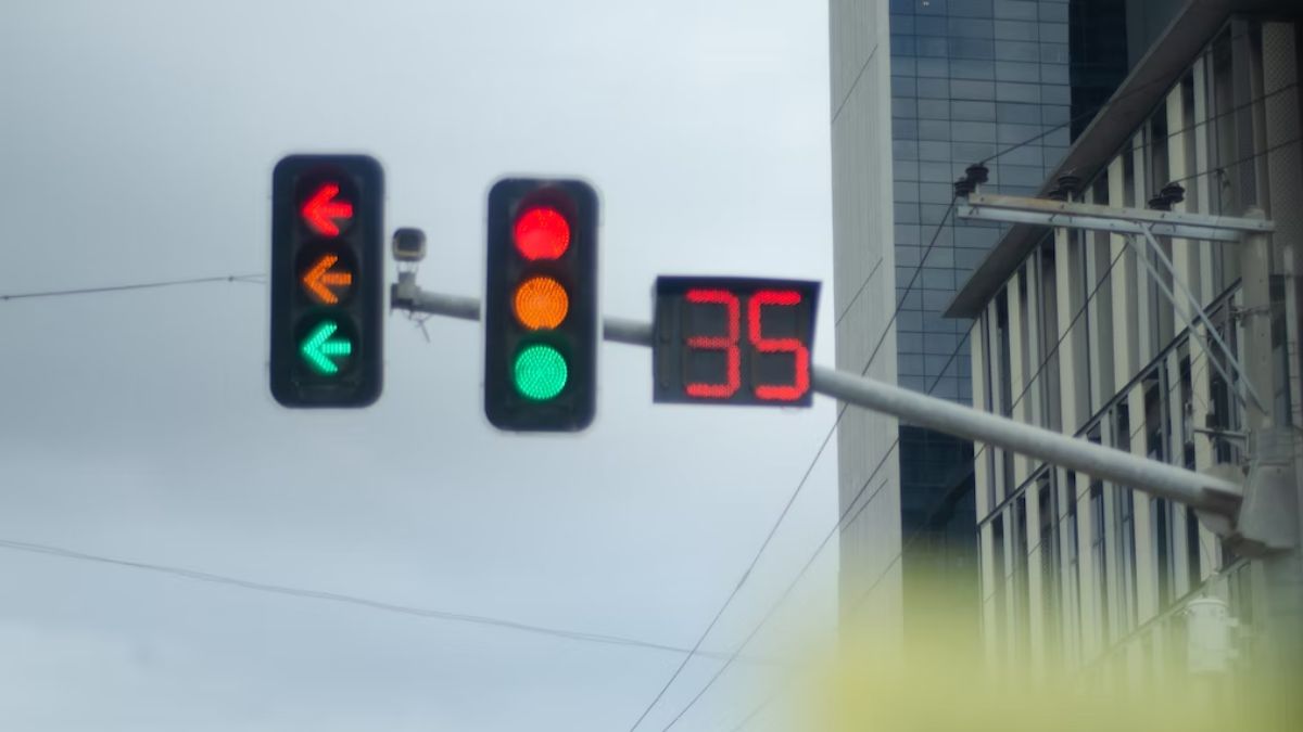 Bengaluru Might Have 165 AI-Powered Traffic Signalling Systems By 2025; Will Help In Saving Time