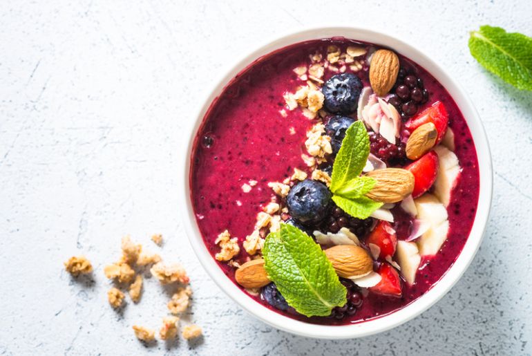 smoothie bowls breakfast-in bed ideas 