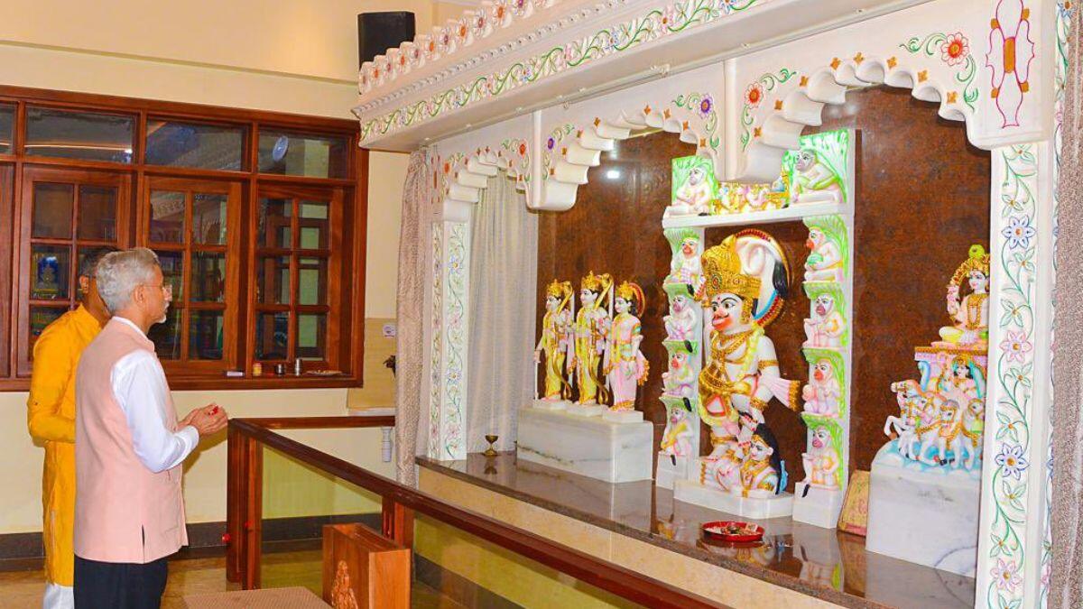 Dr. S. Jaishankar Visited The Shree Swaminarayan Temple. Here’s Why You Need To Visit Here Too!