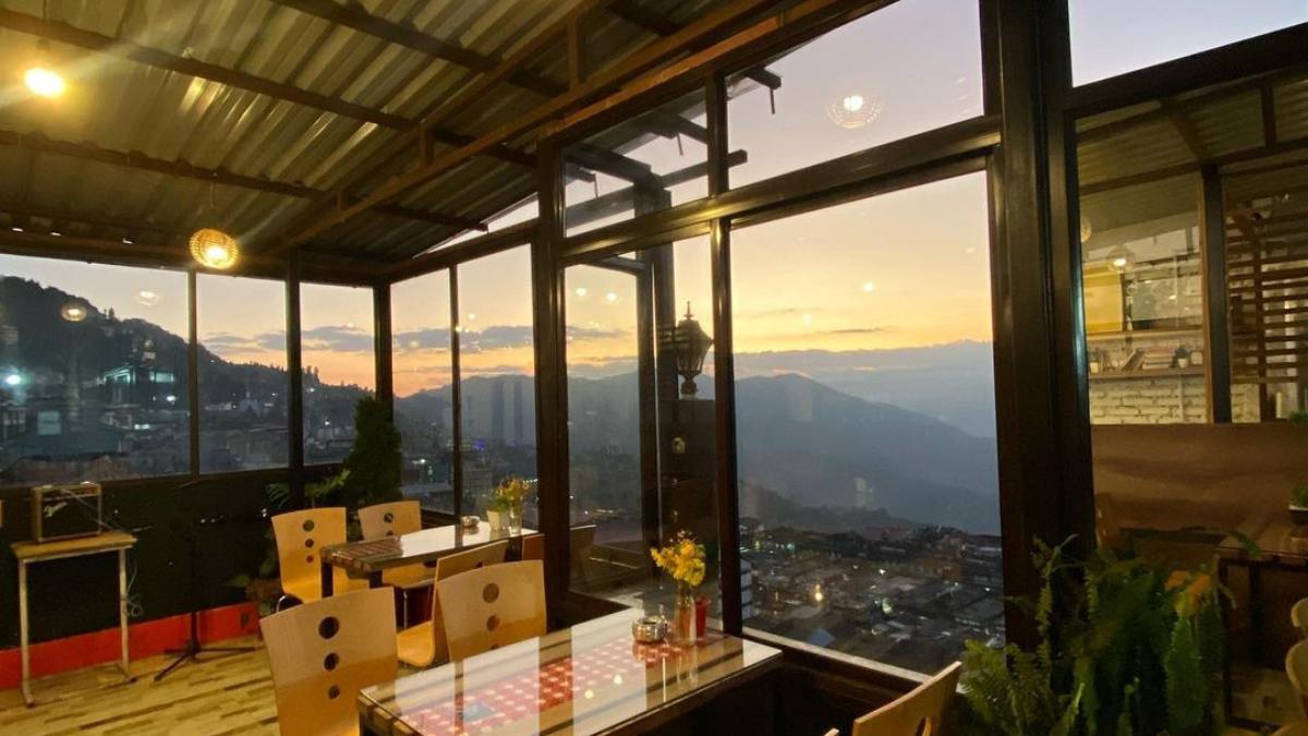 Work With A View & Tea In Hand At Machhan Tea Bar In Darjeeling, A Cafe With A Delish Menu!