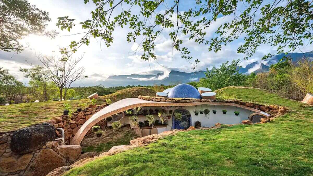 These Are The Most Wishlisted Earth Homes On Airbnb!