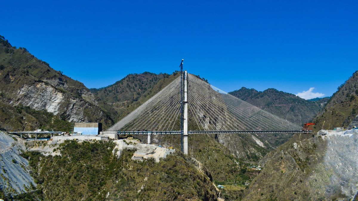 With 96 Cables, India’s 1st Cable-Stayed Anji Khad Bridge Is Finally Completed In 11 Months!