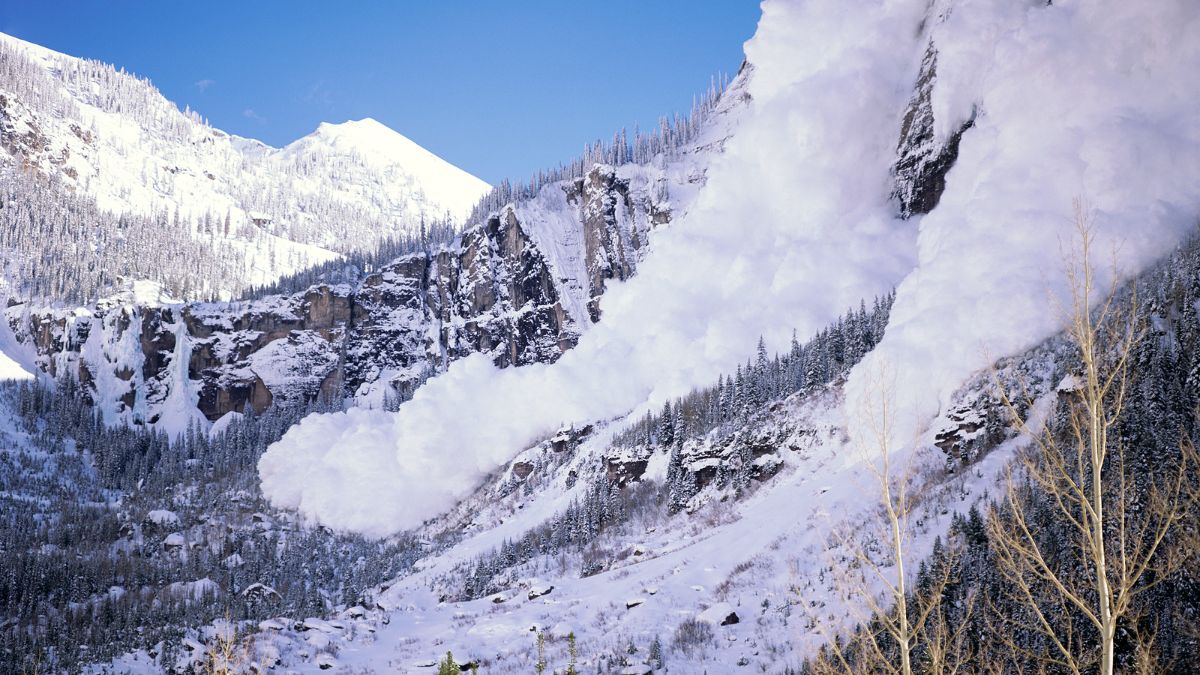 Avalanche Alert In Jammu & Kashmir; Tourists & Locals Asked To Avoid Venturing Out