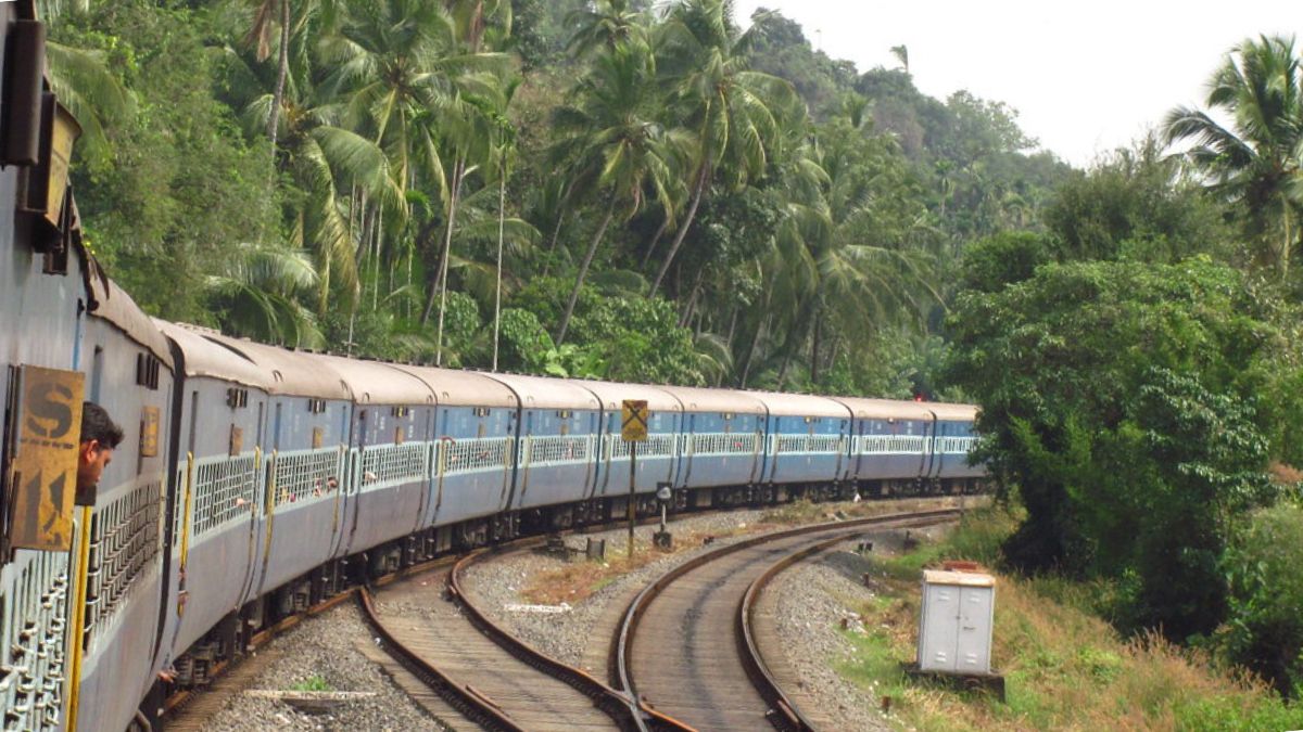 Man Sets Co-Passenger On Fire In Kerala Train; 3 Dead & 8 Injured