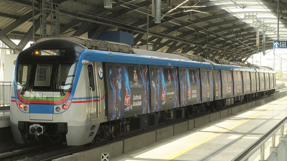Hyderabad Metro Revised Fare And Launches New Offers, Netizens Call It “Looting”
