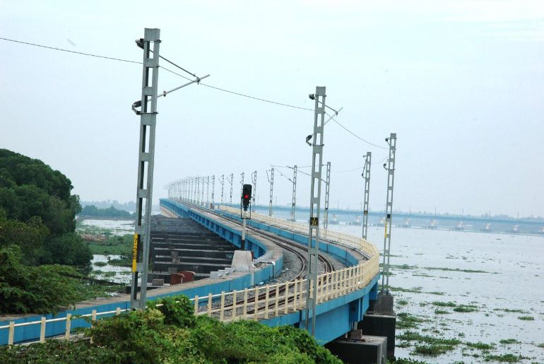 Vallarpadam Railway Bridge