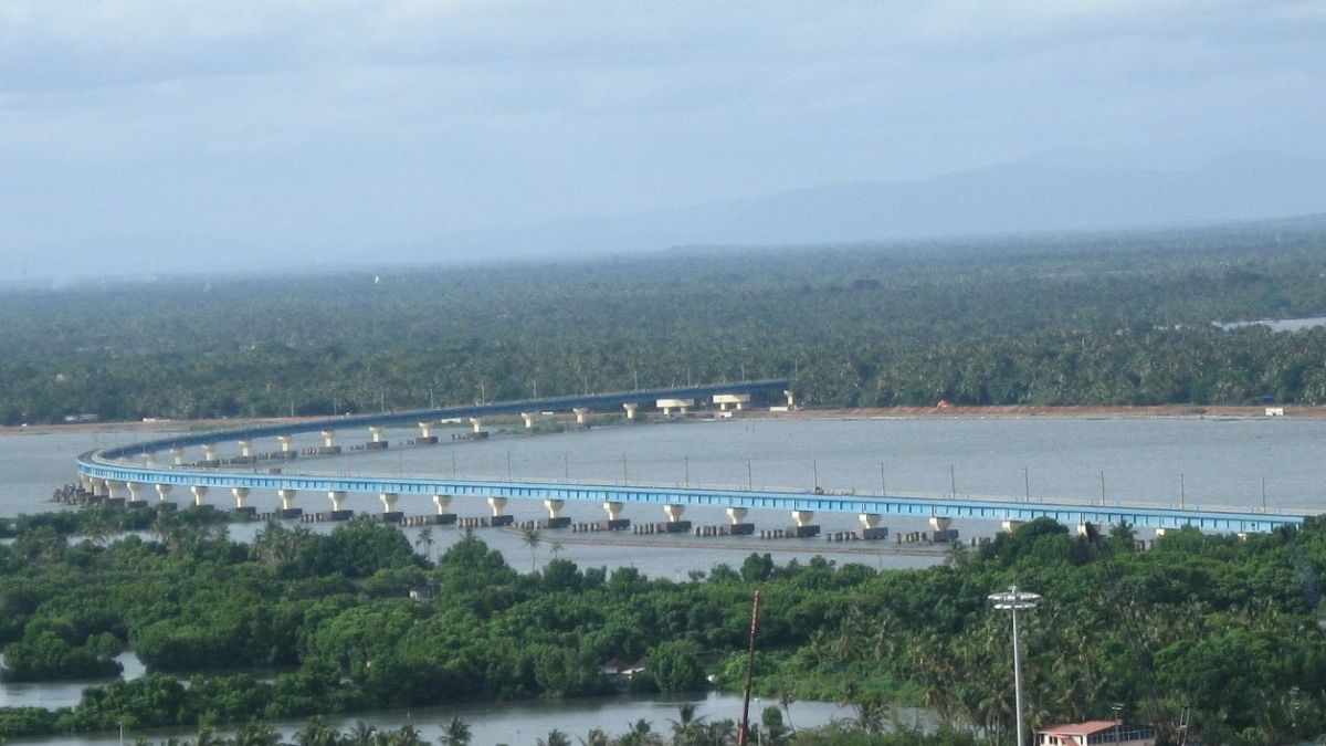 Kerala’s Vallarpadam Railway Bridge Is A Marvel And These Photos Are Proof!