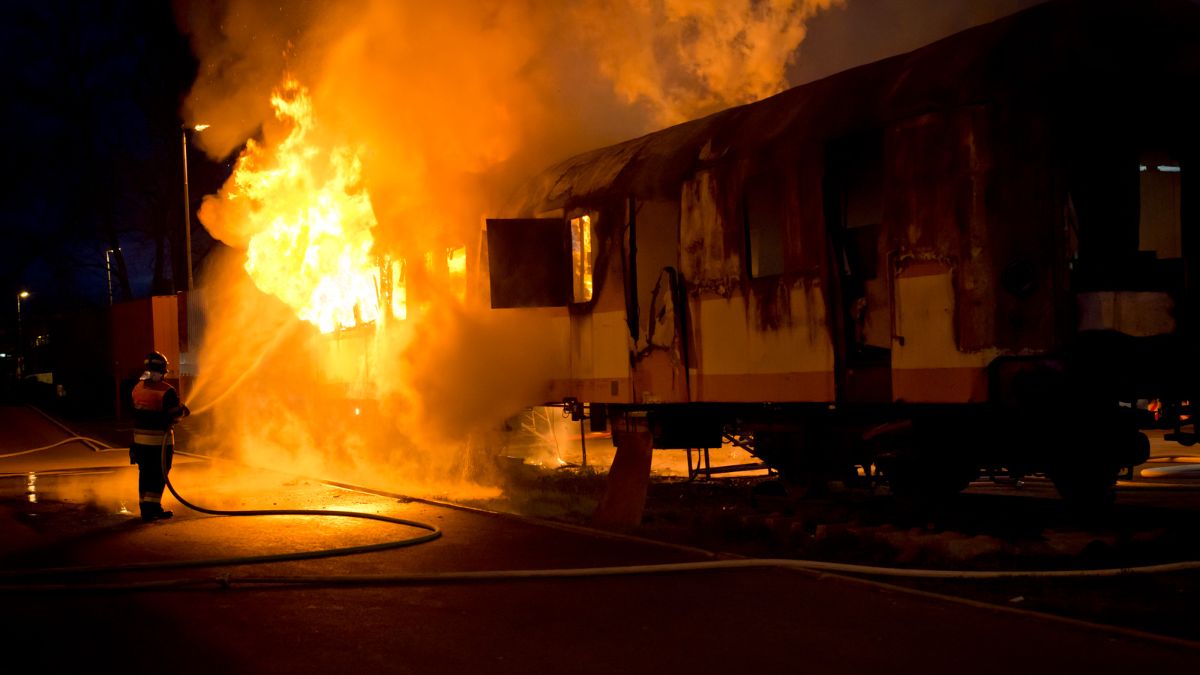 Fire On A Train In South Pakistan; 6 Killed, 1 Injured