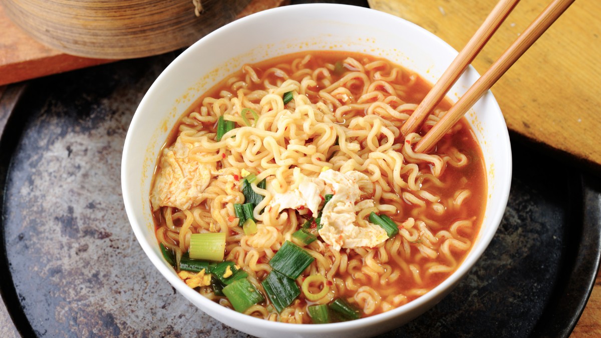 This 5-Step Cheesy Korean Ramen Recipe Goes Perfectly Well With Your K-Drama Binge Sesh