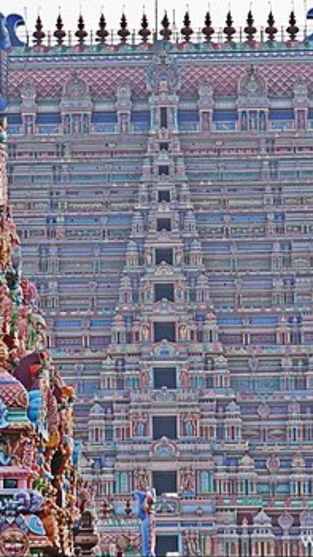 Gopuram at Sri Meenakshi temple in Madurai, Tamil Nadu, India Stock Photo -  Alamy