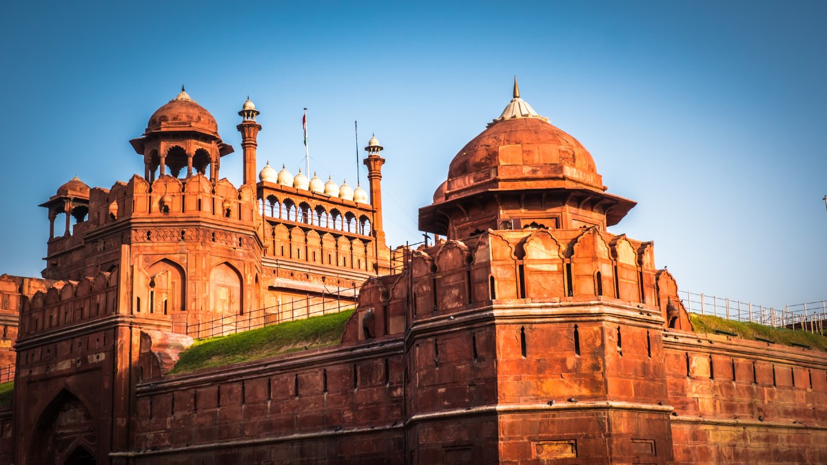 Apart From Exploring The Ancient Architecture, Here Are 3 Things To Do At Red Fort!