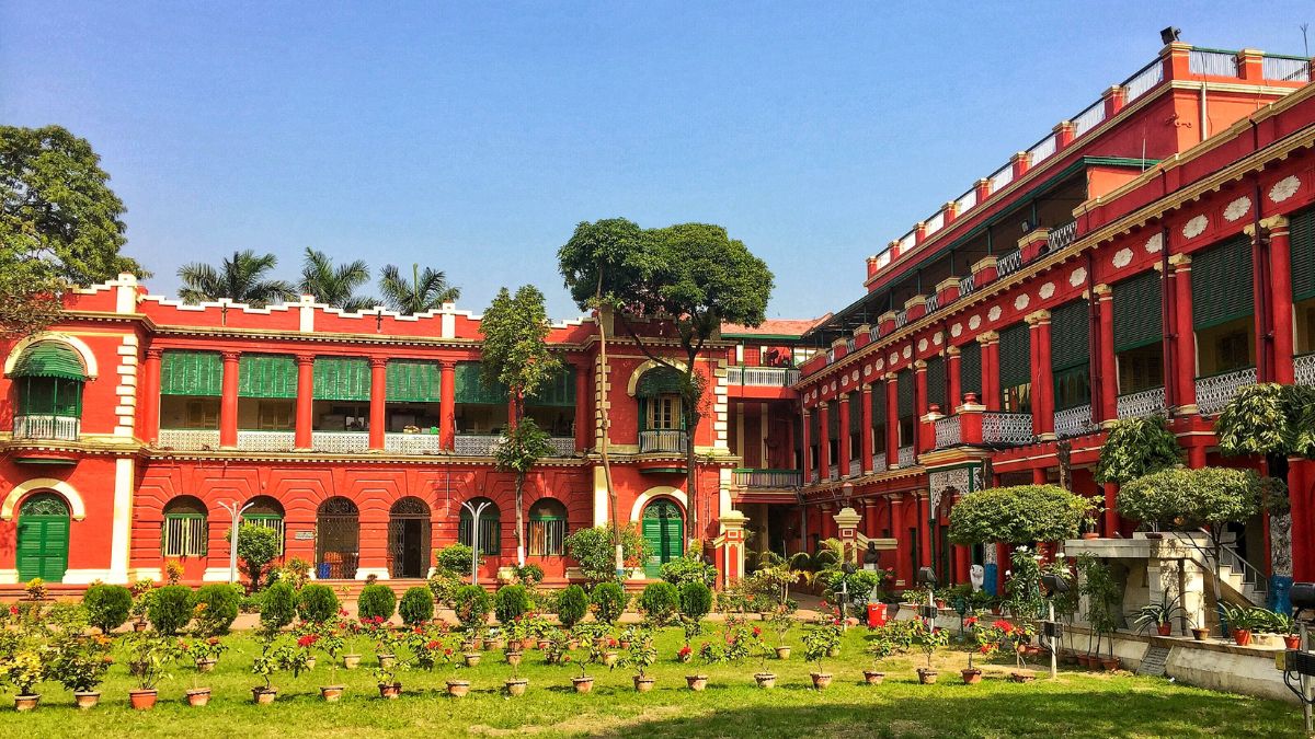 These Heritage Homes In WB Are A Window Into The Life Of The Great Rabindranath Tagore