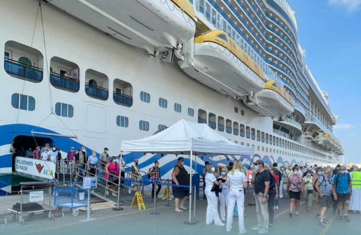 Amadea Cruise Carrying 749 Passengers Has Dropped Its Anchor At Salalah Port, Oman