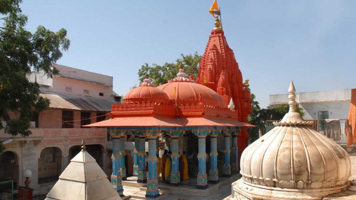 Brahma Temple In Pushkar To Get 2 Lifts Worth ₹1 Crore In 6 Months! Details Here.