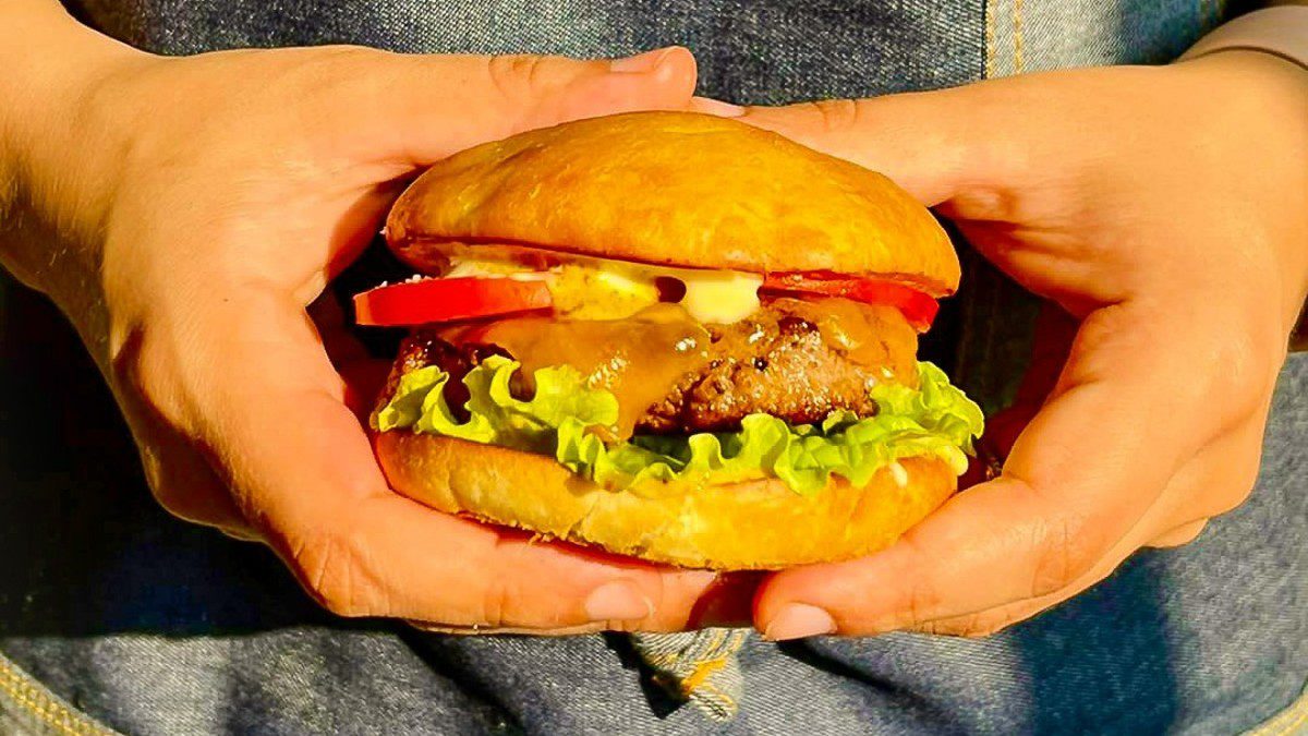From Delivery To Flagship Store, Freddy Birdy Shares Heartfelt Ode To Delhi-Based AKU’S Burgers