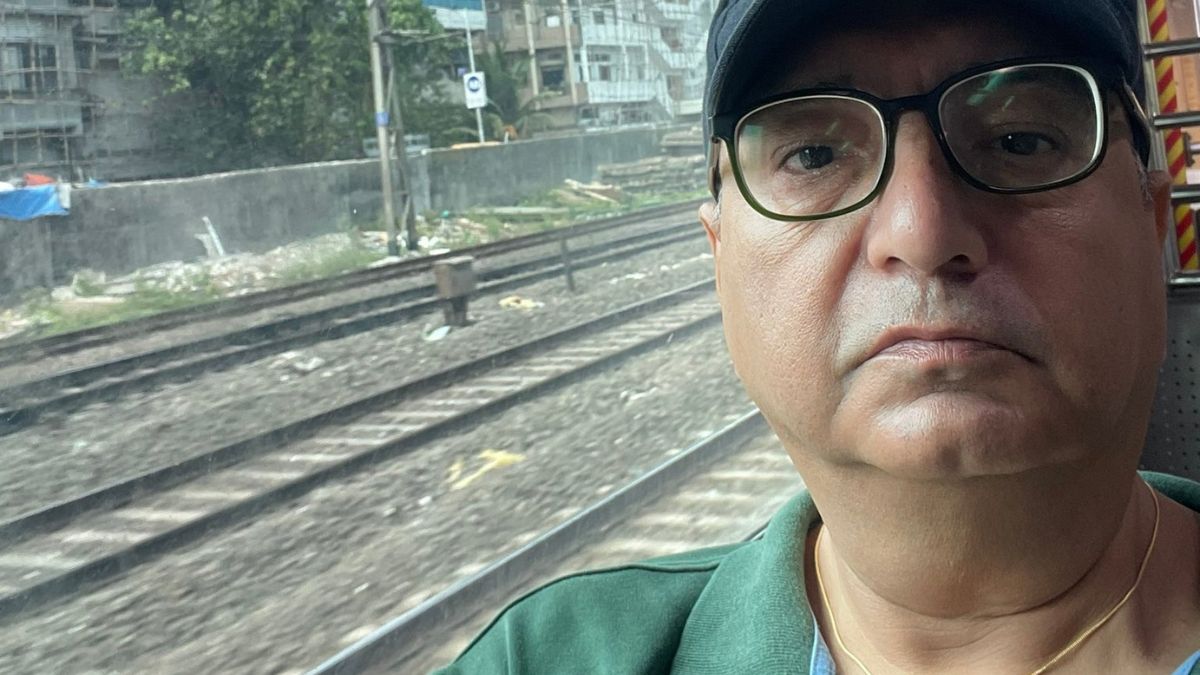 Actor Viveck Vaswani Travels In Mumbai AC Local With Monthly Pass For ₹3,000; Praises Its Comfort
