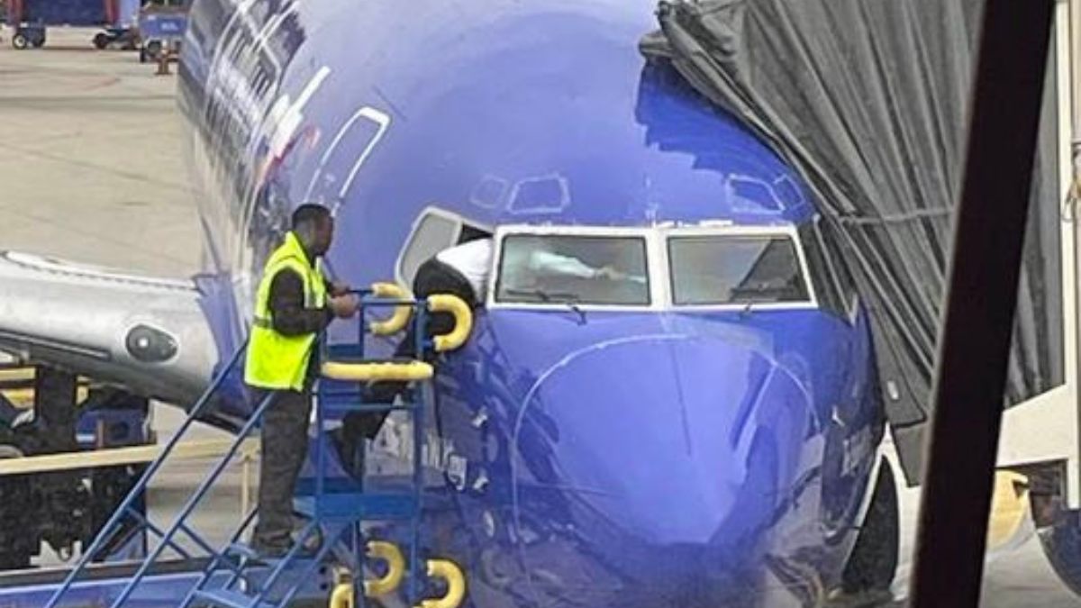 Pilot Gets Locked Out Of Aircraft, Squeezes In Through The Window; Pic Goes Viral