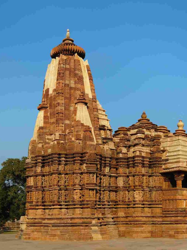 Khajuraho_Devi_Jagadambi_Temple_2010_11zon