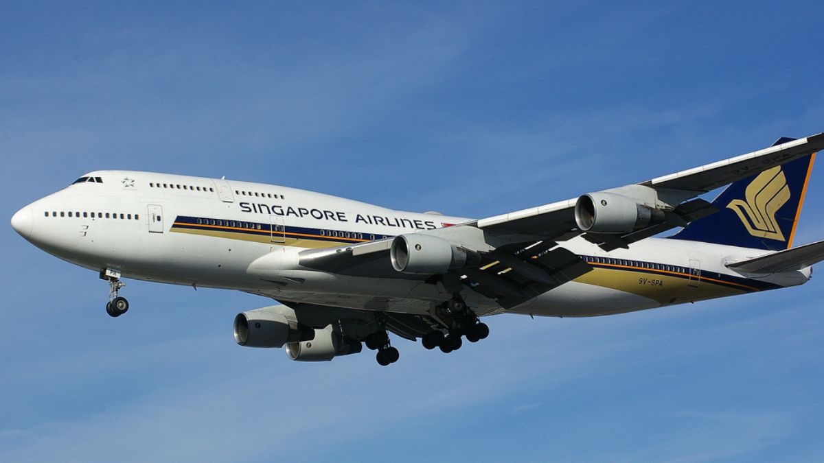 Singapore Airlines To Pay Its Employees Whopping 8-Month Salary As Bonus After Record Profits