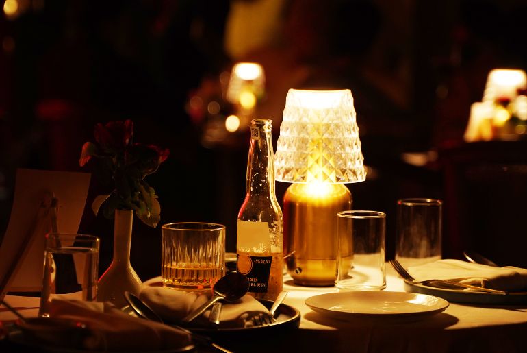 12 Best Speakeasy Bars In India For An Adventurous Booze Party