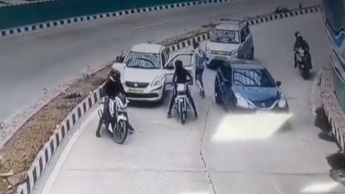 Footage Of 4 Men Robbing A Car At Gunpoint In Delhi Goes Viral. Arvind Kejriwal Reacts To It