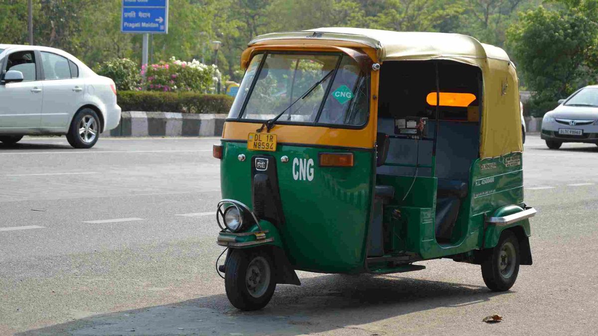 Delhi LMV Driving Licence: Cars? No! Pass Driving Test With Auto Instead