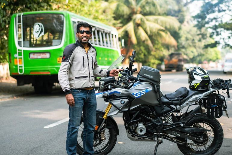 pakistani vlogger travel india on a bike