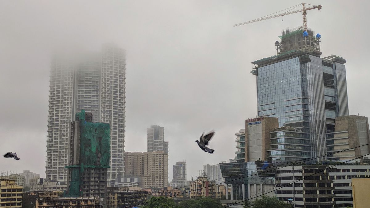 Ghanan Ghanan Ghir Aaye Badra! Mumbai Welcomes Monsoon With IMD Issuing Yellow Alert