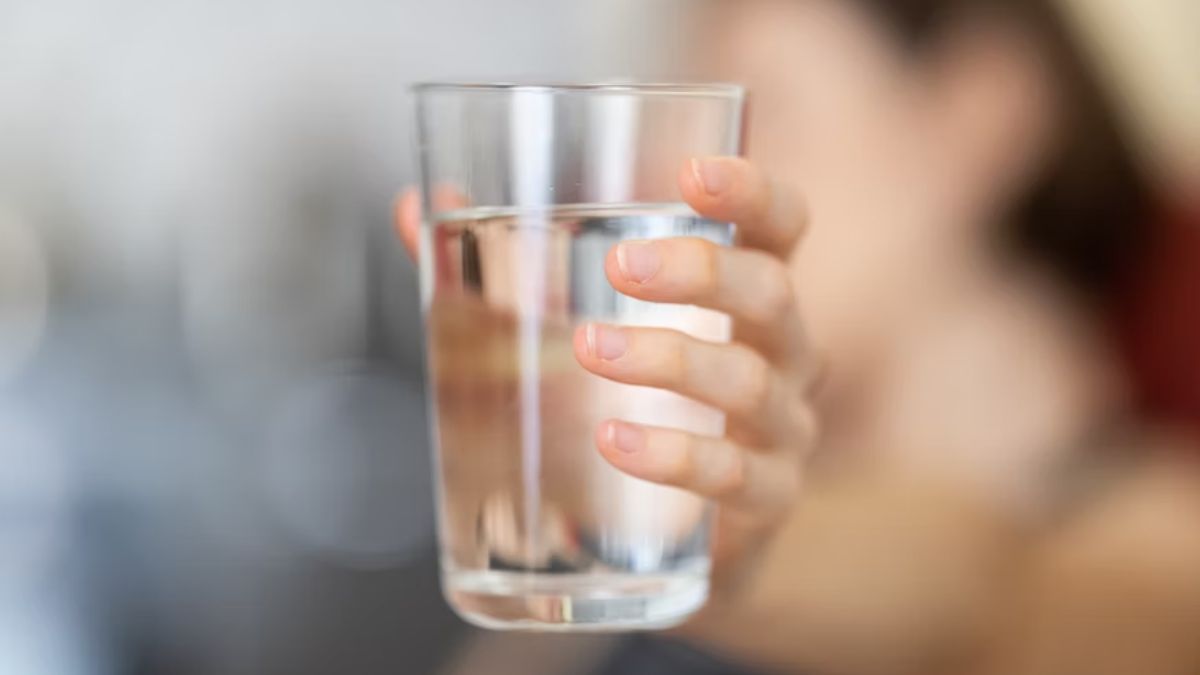 A Glass Of Water Will Not Only Quench Your Thirst But Also Curb Cravings, Says New Research